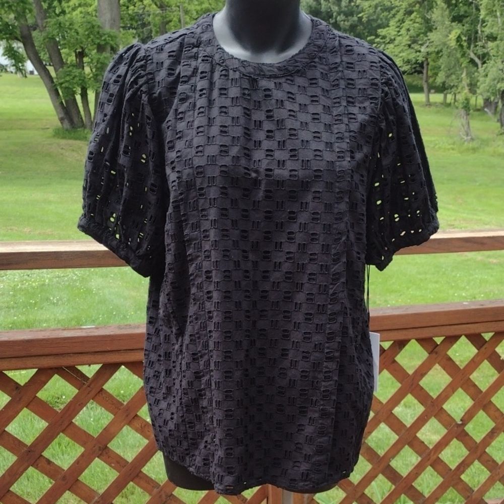 Elizabeth And James Black Puff Sleeve Cotton Eyelet Top Size Medium
